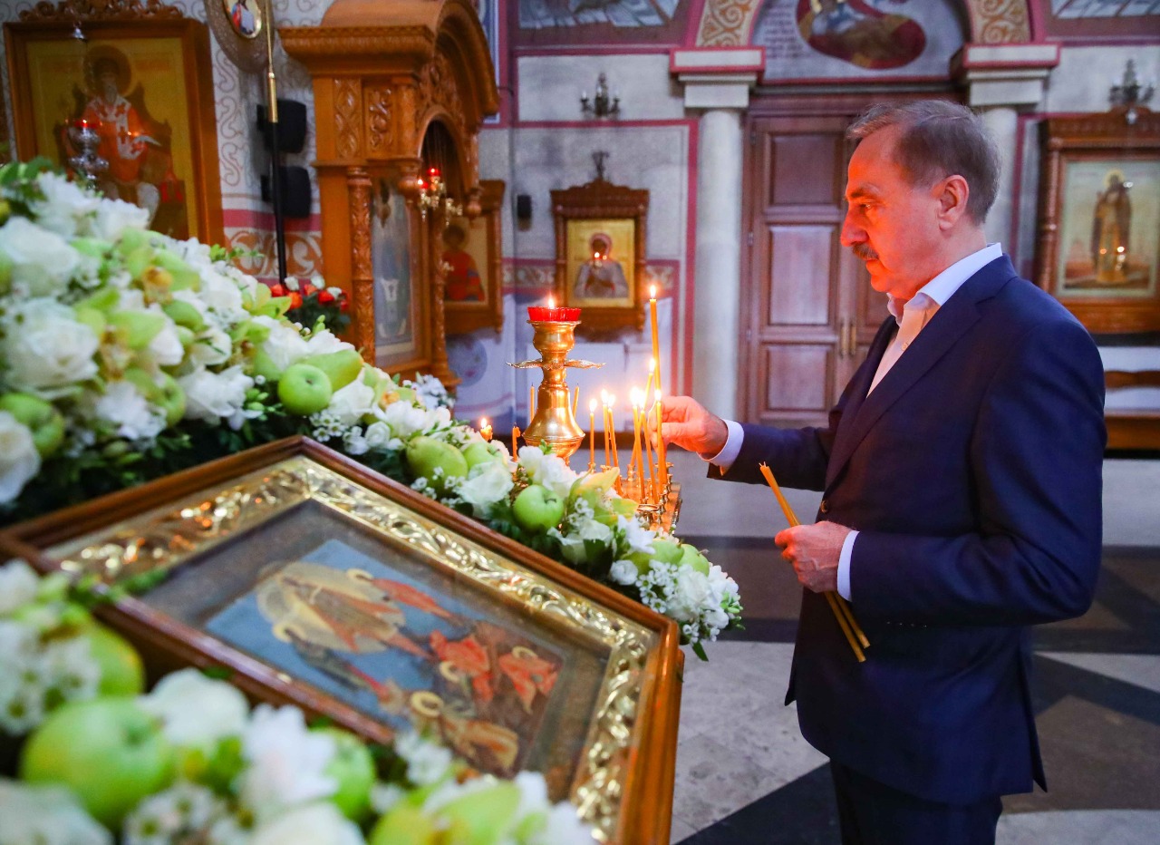 Владимир Ружицкий поздравил люберчан с Яблочным Спасом | 19.08.2020 |  Люберцы - БезФормата